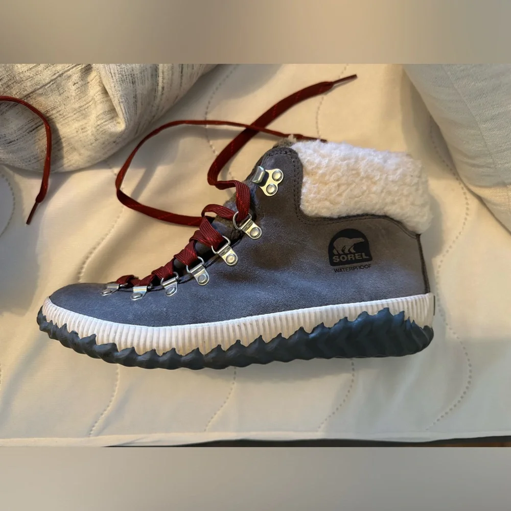 COPY - Sorel Out N About, Grey and Red. Size 9.5 - Picture 2 of 3